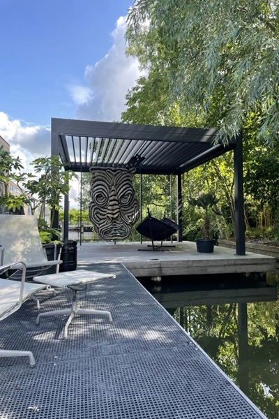 Lamellen overkapping Varia in Amsterdam bij watervilla Lamellen overkapping Varia in Amsterdam bij watervilla