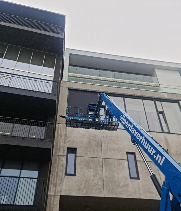 Montage van zwarte screens op een geluidsstudio