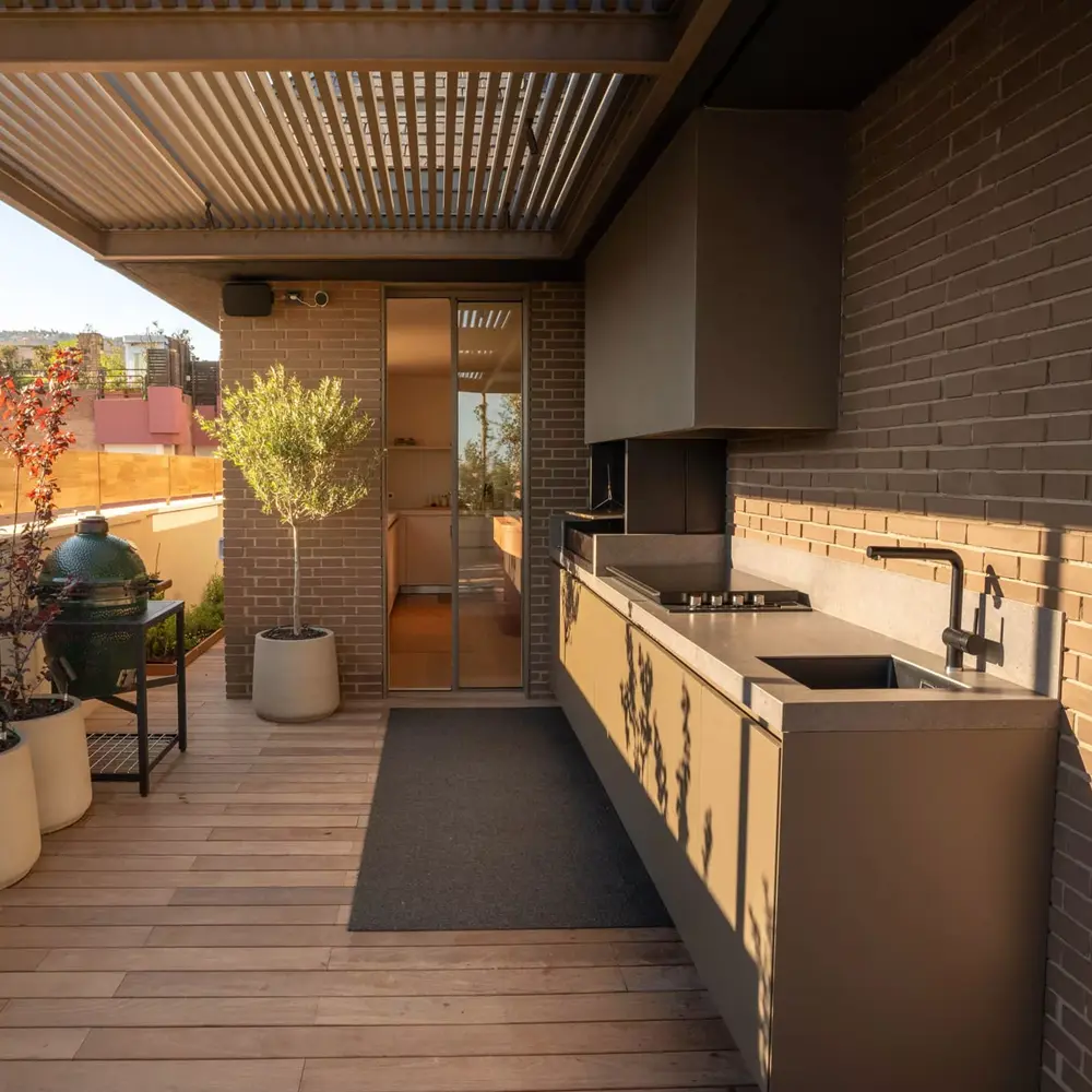 Terras met Novara buitenkeuken, inclusief kraan en gasfornuis