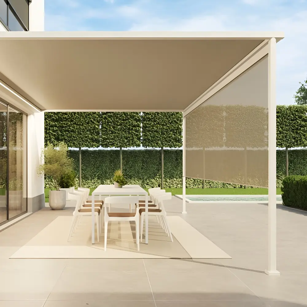 Zicht op doek van Versuz solar terrasoverkapping vanaf onderhoek